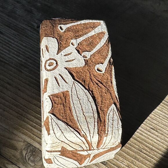 Nicole Pepper ModHomeCeramics White Floral lidded box in Red Clay Kurinuki - Picture 6 of 11